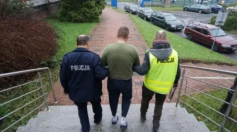 Ukradł paliwo, pijany wsiadł za kółko i rozbił 4 samochody. Kierowca tymczasowo aresztowany