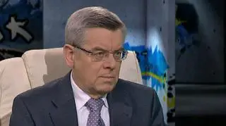 24.04| - To jest polityka małego Dyzia, który jak prezes podstępem postawił go w trudnej sytuacji, to piszczał cieniutkim głosikiem tam pod pomnikiem. Potem składał to na stan swojej choroby - tak w programie "Tak jest" w TVN24 doradca prezydenta Tomasz Nałęcz ocenił list, który Zbigniew Ziobro przekazał prezydentowi. Szef Solidarnej Polski wezwał w nim Bronisława Komorowskiego do pomocy w uzyskaniu przez TV Trwam koncesji na nadawanie cyfrowe.