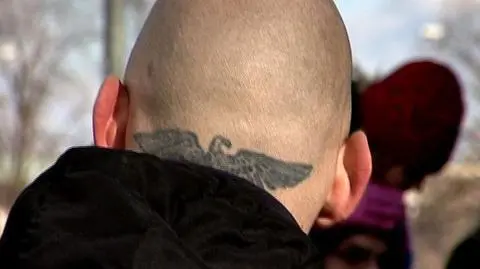 Polacy uciekają przed neonazistami