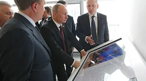 Kreml "zacieśnia kontrolę nad siecią"