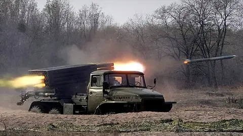 Walki w Donbasie Bellingcat: Rosja atakowała Ukrainę z gradów