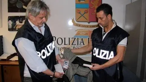 Ukrył w spodniach perfumy za 6 tys. euro