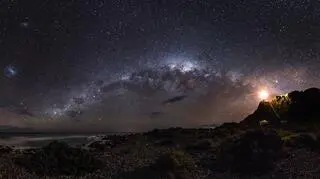 Tytuł Astronomy Photographer of the Year 2013 trafił do Marka Gee, za zdjęcie zatytułowane "Guiding Light to the Stars" 