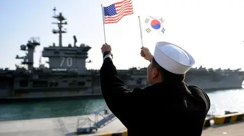 Ćwiczenia ewakuacyjne przebiegają w czasie bardzo napiętych relacji między Koreą Północną, a Południową, Japonią i USA (na zdjęciach strefa zdemilitaryzowana)