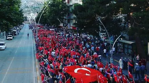 Turcja. Zatrzymani wojskowi, zawieszeni nauczyciele