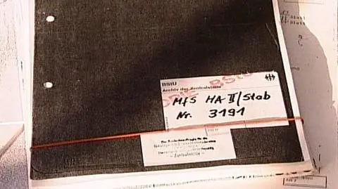 Teczki Stasi wciąż szkodzą