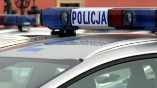 Dziecko wypadło z okna mieszkania na trzecim piętrze