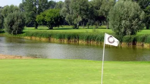 Rajszew w ogniu. Pożar na polu golfowym