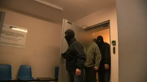 Krystek miał zmuszać do seksu nastolatki