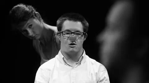 "Klauni czyli o rodzinie. Odcinek 3" to czwarty i ostatni odcinek serialu teatralnego przygotowanego przez Teatr 21