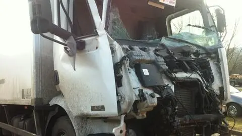 Wypadek w Gdyni. Autobus zderzył się z ciężarówką