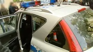 Czterech policjantów w czasie służby pojechało do kolegi na imprezę