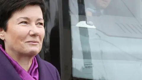 "Będą mandaty za stawianie czegokolwiek pod pałacem"