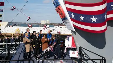 Nowy lotniskowiec US Navy John F. Kennedy ochrzczony przez Caroline Kennedy