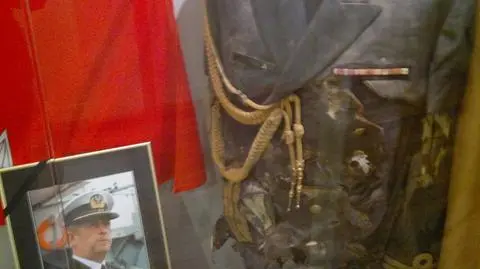 Mundur admirała na ORP Błyskawica. "Miał go podczas podróży do Smoleńska"
