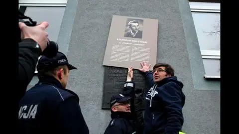 Częstochowa: chciał zasłonić pamiątkową tablicę, zadarł z policją
