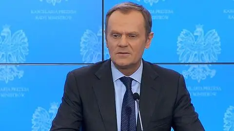 Donald Tusk podczas konferencji prasowej w KPRM