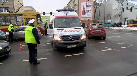 Łódź: tramwaj potrącił 55-latkę