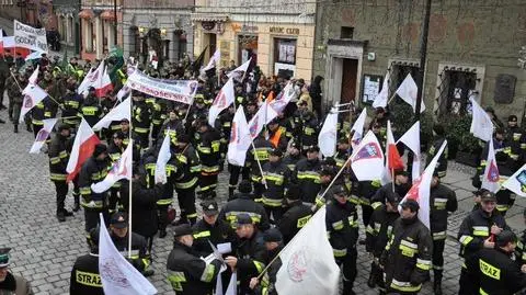 Związkowcy znów zaprotestują. "Nie" dla niższego "chorobowego"