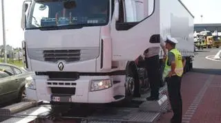 Inspektorzy ITD ze Słupska oskarżeni o korupcję