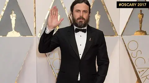 Casey Affleck ze statuetką BAFTY za rolę w "Manchester by the Sea"