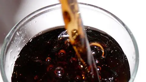 Przedawkowała Coca-Colę. "Gdyby nie piła 10 litrów dziennie..."
