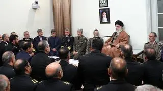 Chamenei spotkał się z dowódcami marynarki wojennej. Na nagraniu rewolucja islamska w 1979 roku