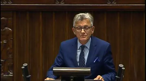 Piotrowicz przed głosowaniem odpowiadał na pytania posłów