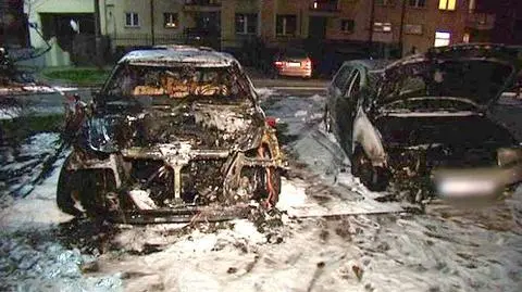 Auta płonęły na parkingu