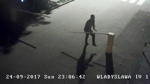 Elbląg: zniszczyli osiedlowe szlabany. Teraz policja szuka sprawców