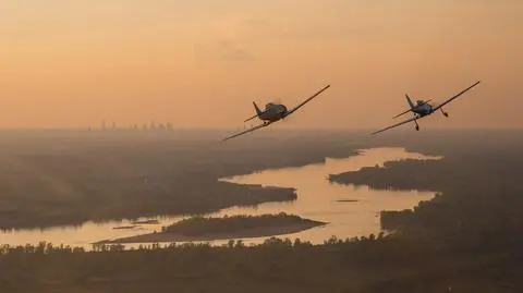 Samolot chipmunk nad Warszawą. Zdjęcia zabytkowej maszyny w locie
