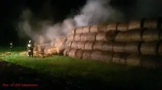 Gaszenie jednego z pożarów słomy