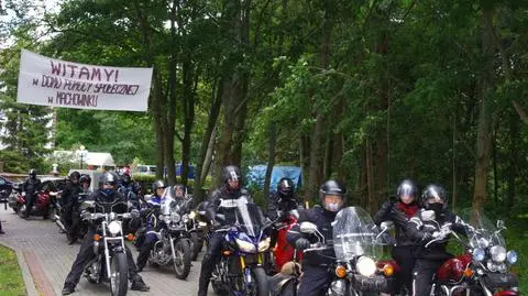 W mundurze i na motocyklu