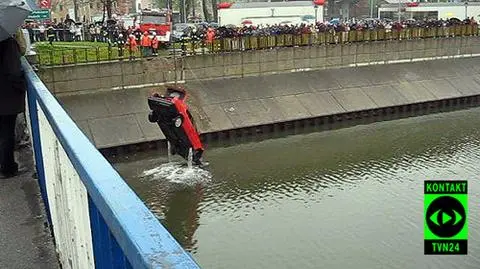Policjanci wyłowili wrak i zwłoki