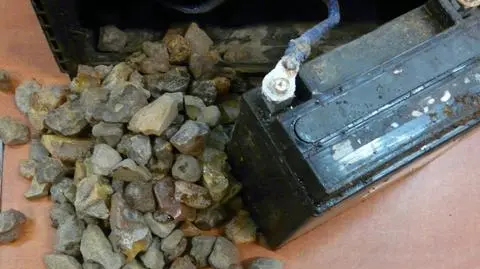 3,4 kg bursztynu w akumulatorze busa