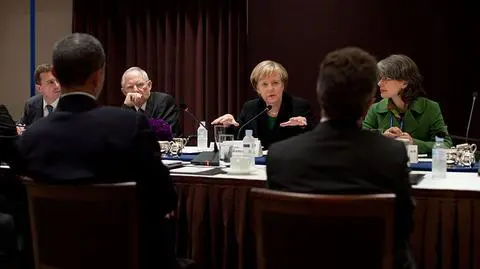 Obama (tyłem) scedował Ukrainę na Merkel