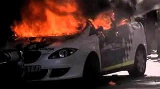30.09 | Demonstracja w stolicy Katalonii przybrał już formę regularnej walki. Jak podają związki zawodowe - nawet 10 milionów wyszło na ulice, żeby zaprotestować przeciwko nowym reformom rządu. Płoną samochody, dochodzi do starć z policją. Zatrzymano już 60 osób a ponad 20 zostało rannych. (APTN)