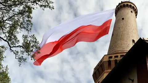 Flaga ma ponad 720 metrów kwadratowych