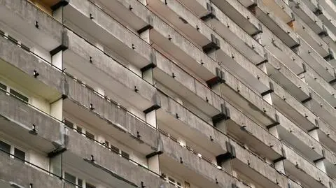 Dwuletni chłopiec spadł z balkonu