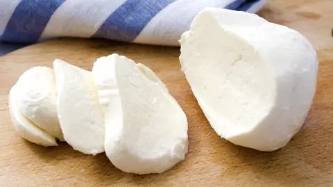 Wałbrzych. Ukradł 90 kilogramów sera mozzarella