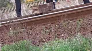 Drewniany podkład był przykręcony do czynnego toru