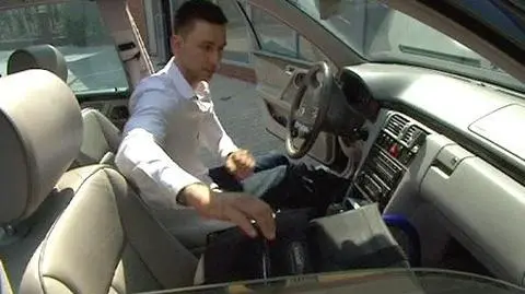 Pomaga "stanąć na nogi"