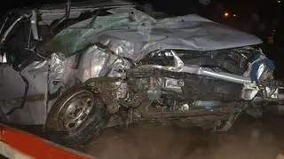 Samochód wjechał pod szynobus