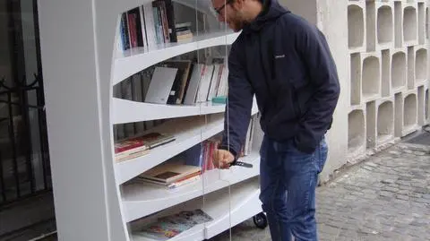 W Poznaniu książki czekają na ulicy 