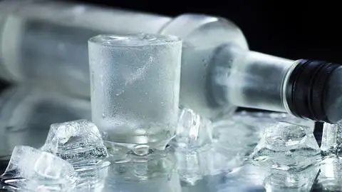 Dwaj mężczyźni założyli się, kto więcej wypije. Jeden umarł