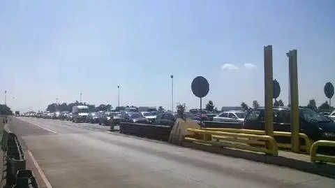 A1 bez opłat, jedzie się płynnie. Na części A4 kierowcy płacą i stoją