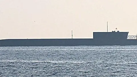 Kilkadziesiąt głowic, 16 Buław, 170 m długości.
Nowy okręt atomowy Rosji we flocie Pacyfiku