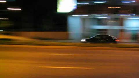Uciekał policji, rozbił radiowóz. "Tłumaczył, że jest fanem zręcznościówek"