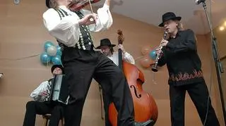 Muzyka klezmerska wyrosła z żydowskich obrzędów. Dziś jest zaliczana do jazzu