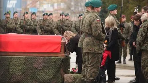 Trumna z ciałem st. szeregowego już w kraju